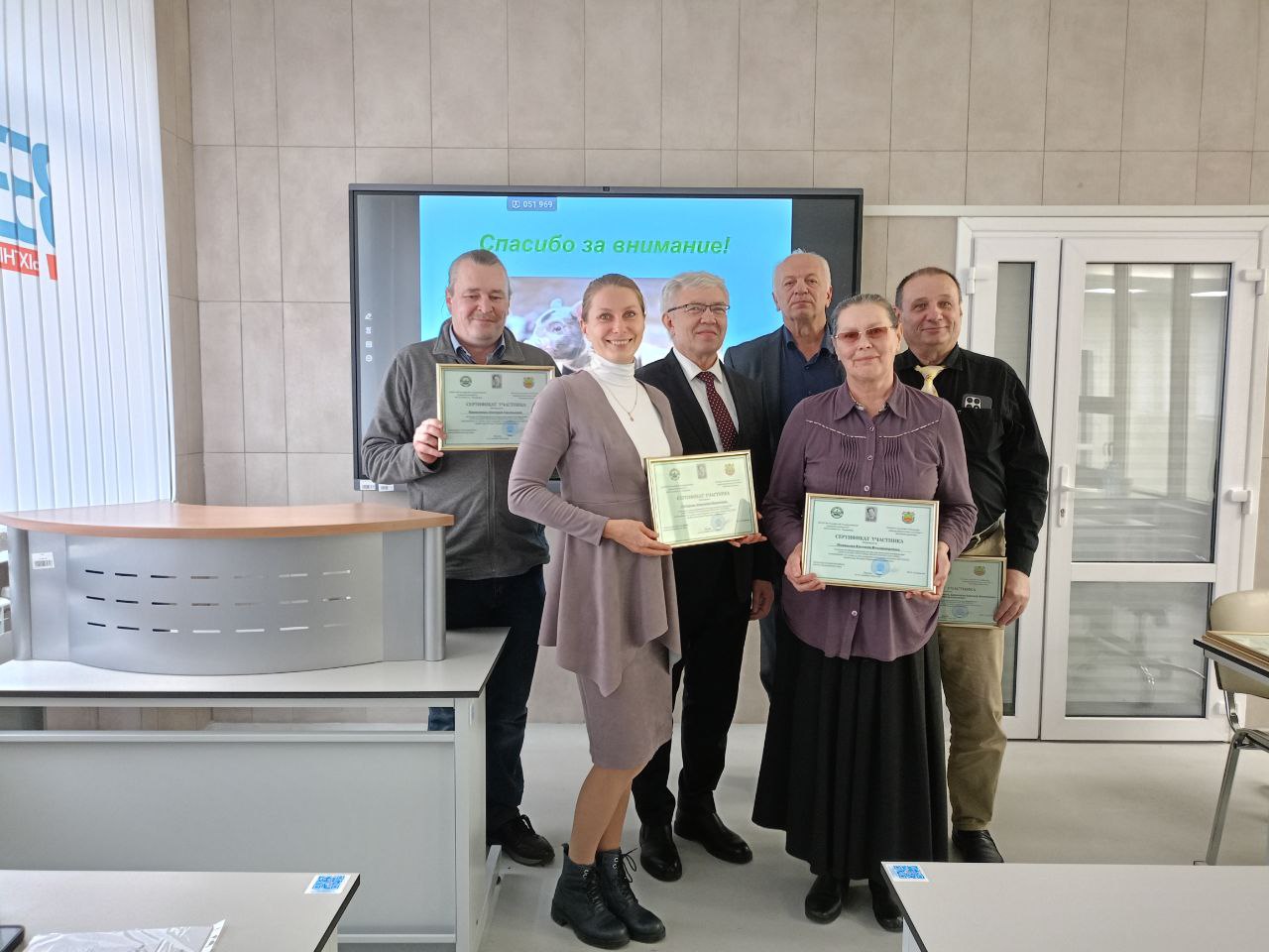 photo 5219756540783430474 y